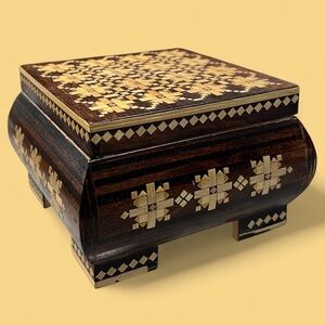 Vintage Handmade Inlaid Wooden Box Trinket  Marquetry Design Lidded Lined